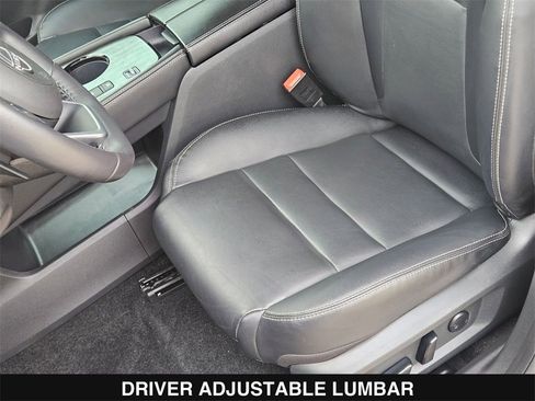 Used 2023 Nissan Rogue SL w/ SL Premium Package image 16