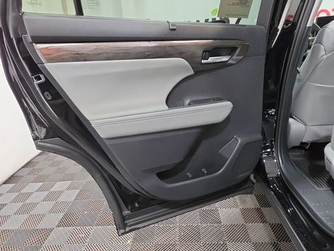 Used 2026 Toyota Highlander Limited image 20