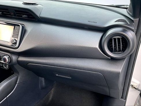 Used 2019 Nissan Kicks S image 24