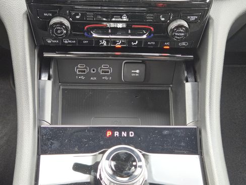 New 2025 Jeep Grand Cherokee L Altitude image 15