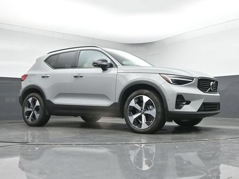 Used 2026 Volvo XC40 B5 Plus AWD/4WD image 10