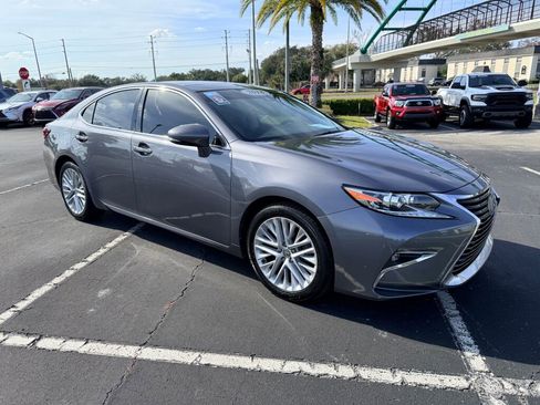 Used 2018 Lexus ES 350 w/ Ultra Luxury Package image 4
