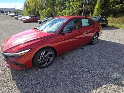 Used 2025 Hyundai Elantra Sport FWD image 2