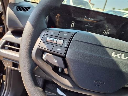Used 2025 Kia K4 LXS image 18