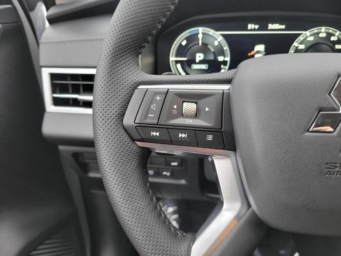 New 2025 Mitsubishi Outlander SE image 27