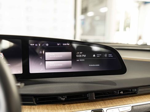 Used 2024 Lucid Air Touring image 28