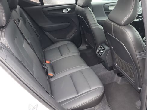 Certified 2025 Volvo XC40 B5 Core image 34