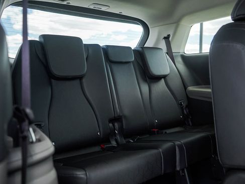New 2026 Kia Carnival FWD image 13