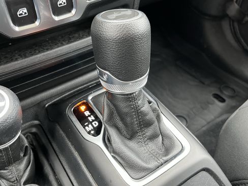 Used 2020 Jeep Wrangler Sport image 23