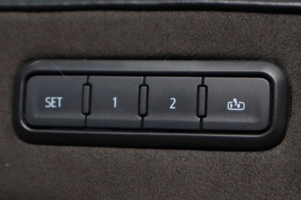 Used 2019 Cadillac Escalade Platinum AWD/4WD image 16