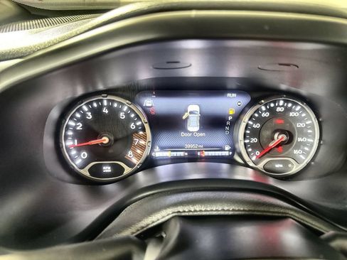 Used 2023 Jeep Renegade Trailhawk AWD/4WD image 17