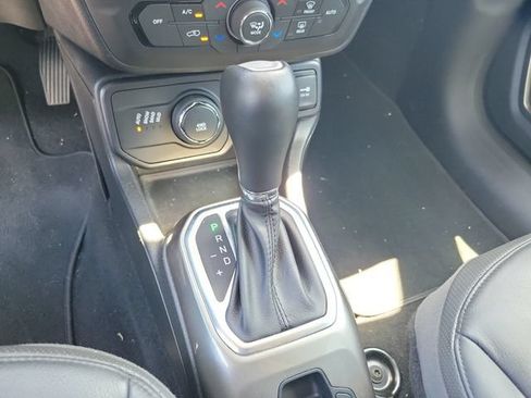 Used 2019 Jeep Renegade Limited w/ UConnect 8.4 Nav Group AWD/4WD image 34