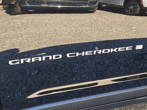 New 2025 Jeep Grand Cherokee Limited w/ Trailer Tow Package image 19