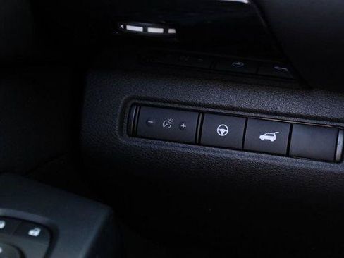 Used 2025 Nissan Pathfinder SV w/ SV Premium Package FWD image 23