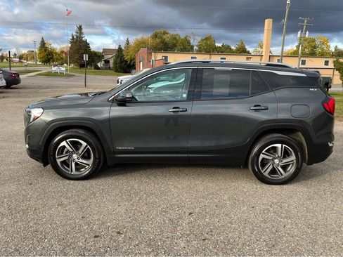Used 2020 GMC Terrain SLT image 2
