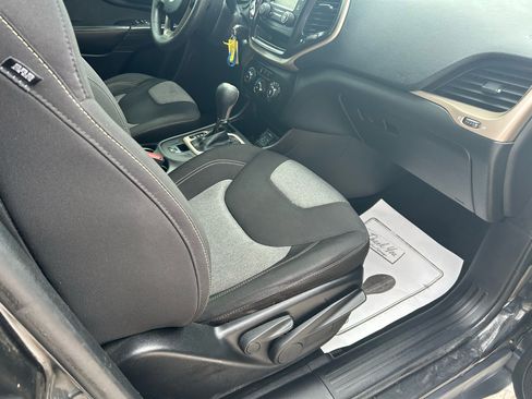 Used 2014 Jeep Cherokee Sport image 12