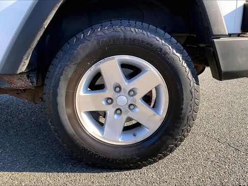 Used 2009 Jeep Wrangler Rubicon w/ Dual Top Group image 9