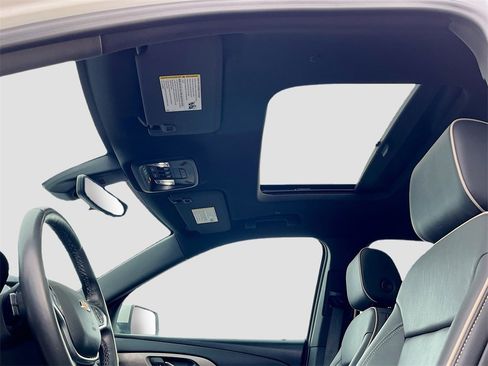 Used 2023 Chevrolet Traverse Premier image 22