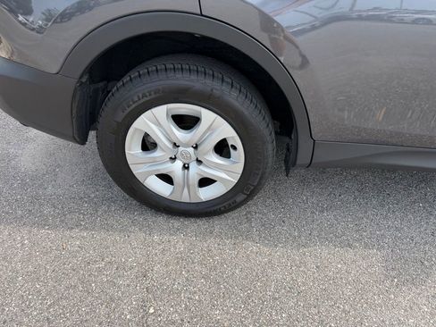 Used 2015 Toyota RAV4 LE FWD image 4