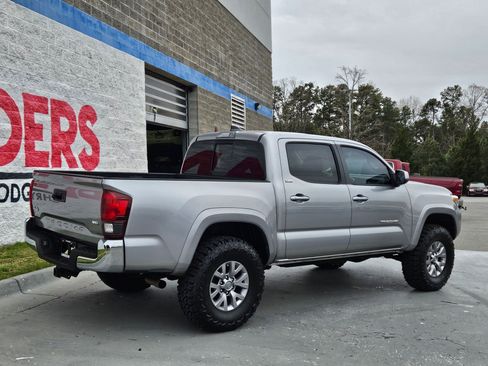Used 2018 Toyota Tacoma SR5 image 7