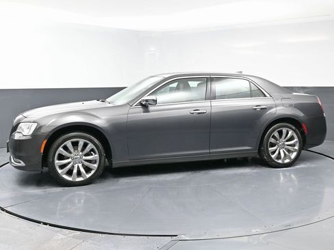 Used 2019 Chrysler 300 Limited image 6