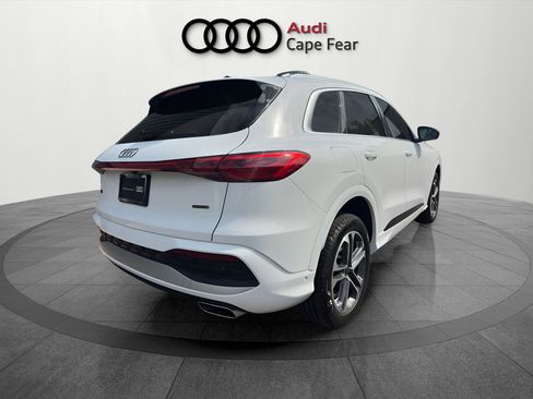 Used 2025 Audi Q5 Premium w/ Convenience Package AWD/4WD image 5