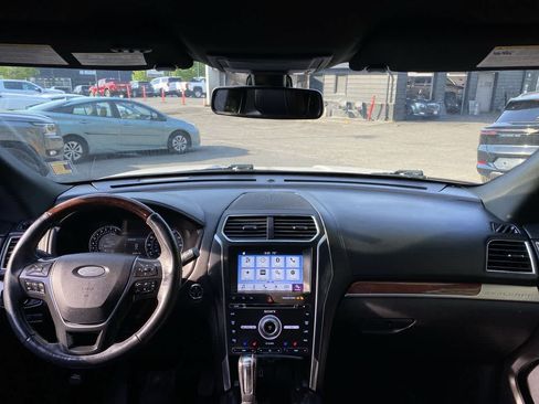 Used 2018 Ford Explorer Platinum AWD/4WD image 12