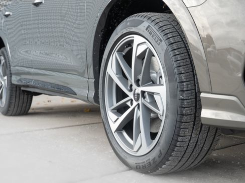 New 2025 Audi Q3 2.0T Premium image 32