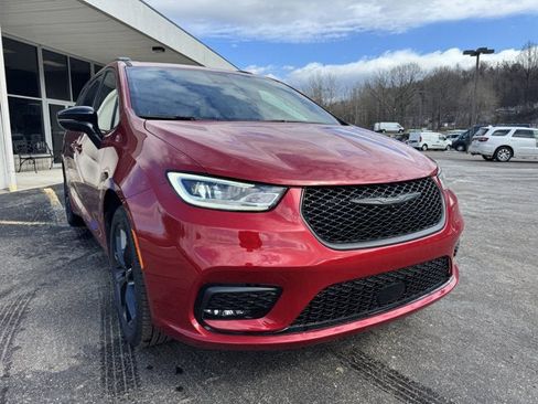 New 2026 Chrysler Pacifica Select image 8