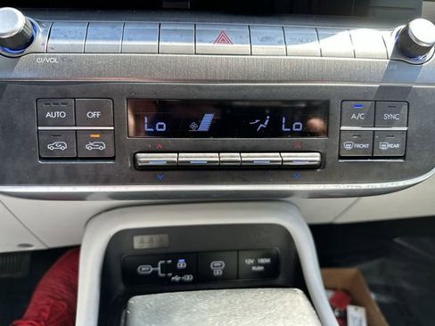 Used 2024 Hyundai Kona SEL FWD image 19