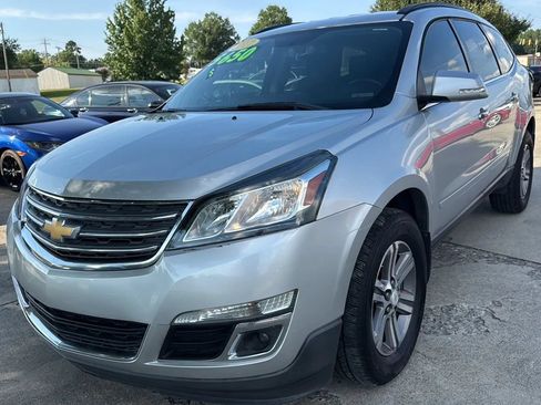 Used 2016 Chevrolet Traverse LT FWD image 1