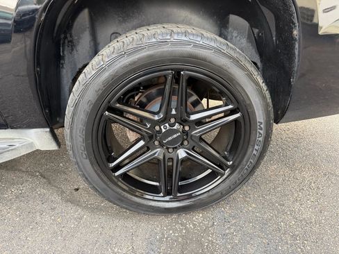 Used 2011 Chevrolet Avalanche LTZ image 74