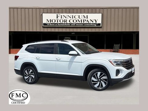 Used 2024 Volkswagen Atlas SE FWD image 1