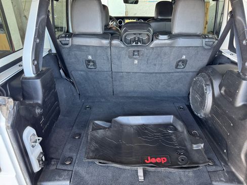 Used 2019 Jeep Wrangler Unlimited Sahara AWD/4WD image 25
