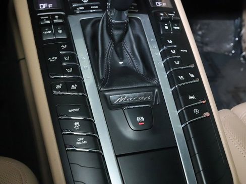 Used 2021 Porsche Macan AWD/4WD image 33