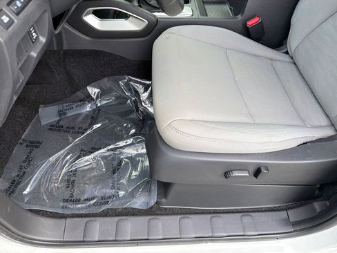 Used 2023 Nissan Frontier SV w/ SV Convenience Package image 19