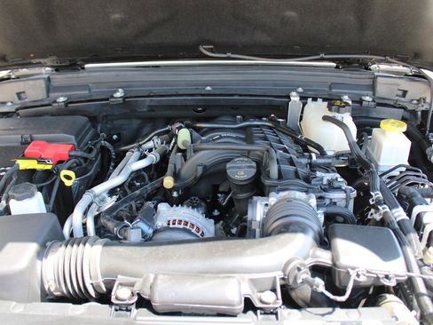 Used 2023 Jeep Gladiator Overland AWD/4WD image 4