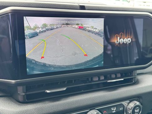 Used 2024 Jeep Wrangler Unlimited Sport AWD/4WD image 31