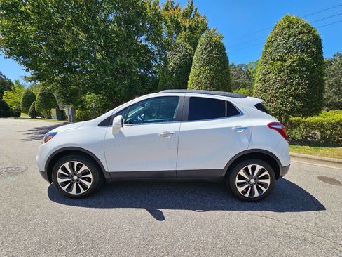 Used 2019 Buick Encore Essence image 2