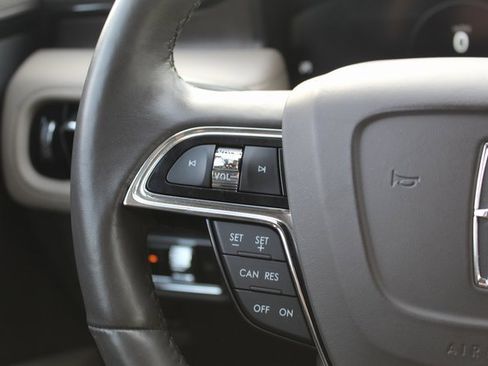 Certified 2022 Lincoln Nautilus Reserve image 17