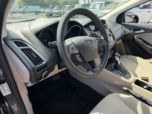 Used 2017 Ford Focus SE FWD image 7