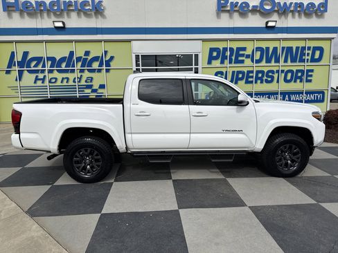 Used 2023 Toyota Tacoma SR5 w/ Technology Package image 11