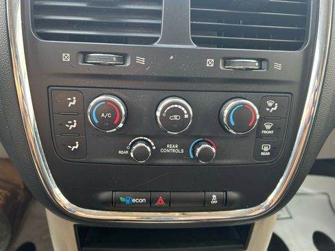 Used 2013 Dodge Grand Caravan SE FWD image 21