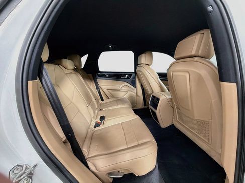 Used 2019 Porsche Cayenne AWD/4WD image 28