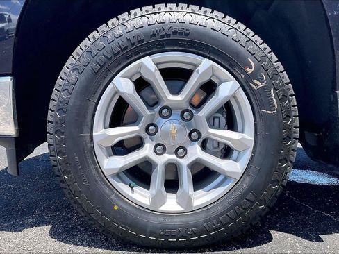 Used 2023 Chevrolet Silverado 1500 LT AWD/4WD image 9
