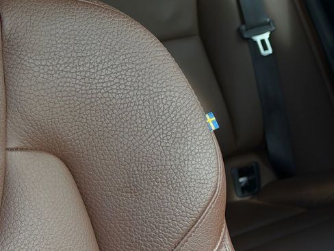 Used 2018 Volvo XC60 T6 Momentum w/ Convenience Package image 27