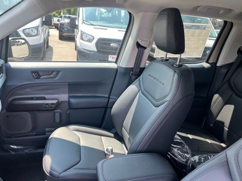 New 2025 Ford Maverick Lariat w/ Black Appearance Package image 9