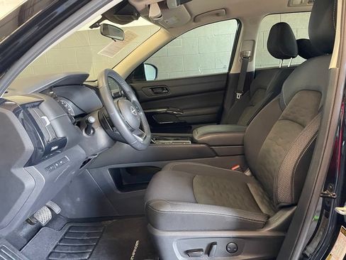 Certified 2025 Nissan Pathfinder SV FWD image 10