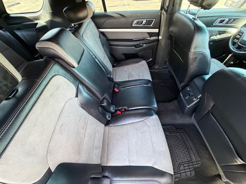 Used 2017 Ford Explorer XLT w/ Equipment Group 202A FWD image 13