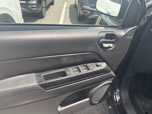 Used 2012 Jeep Compass Latitude w/ Sun/Sound Group FWD image 17